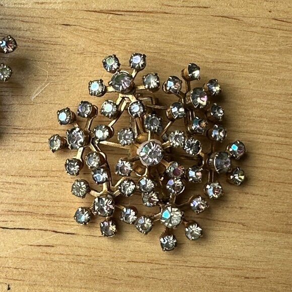 Vintage Starburst Earrings Aurora Borealis Blue Rhinestone Clip-On Rotating 1.5" - Picture 2 of 6